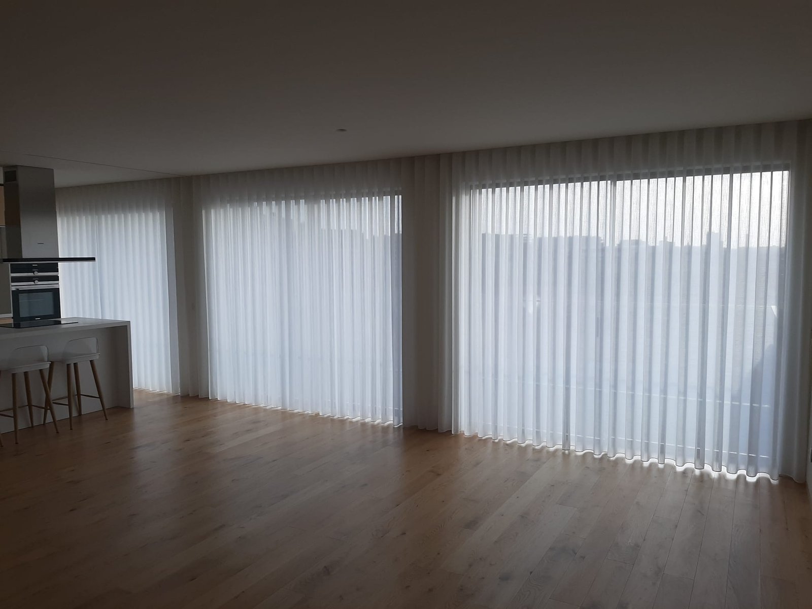 Sala de jantar com cortinados sofisticados