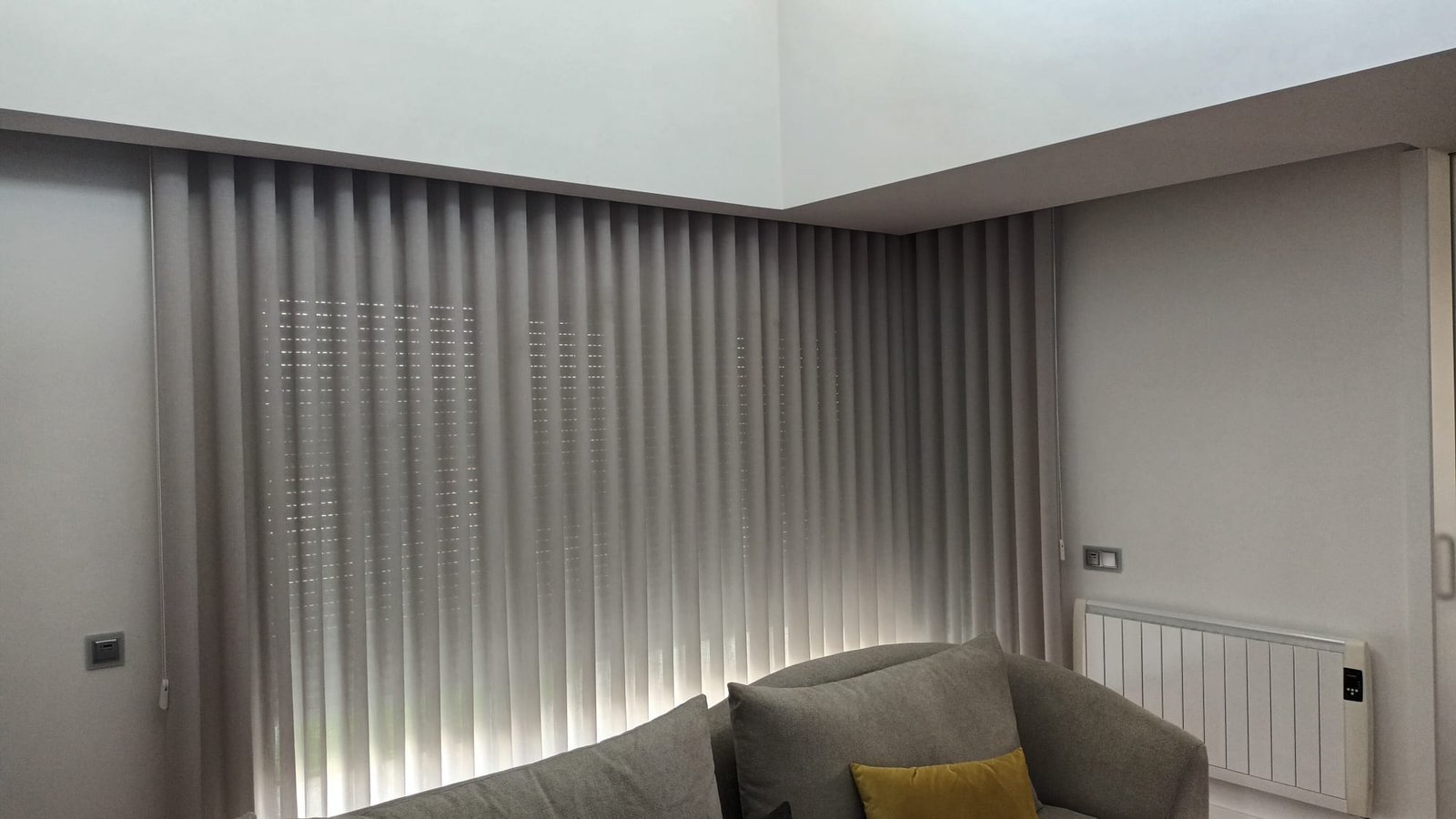 Sala de jantar com cortinados sofisticados